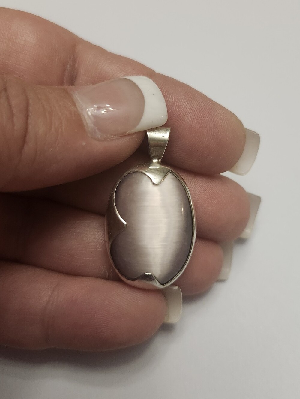 Vintage Rare Artisan Lavender Pink Sterling Silver Cat's Eye Chatoyant Pendant